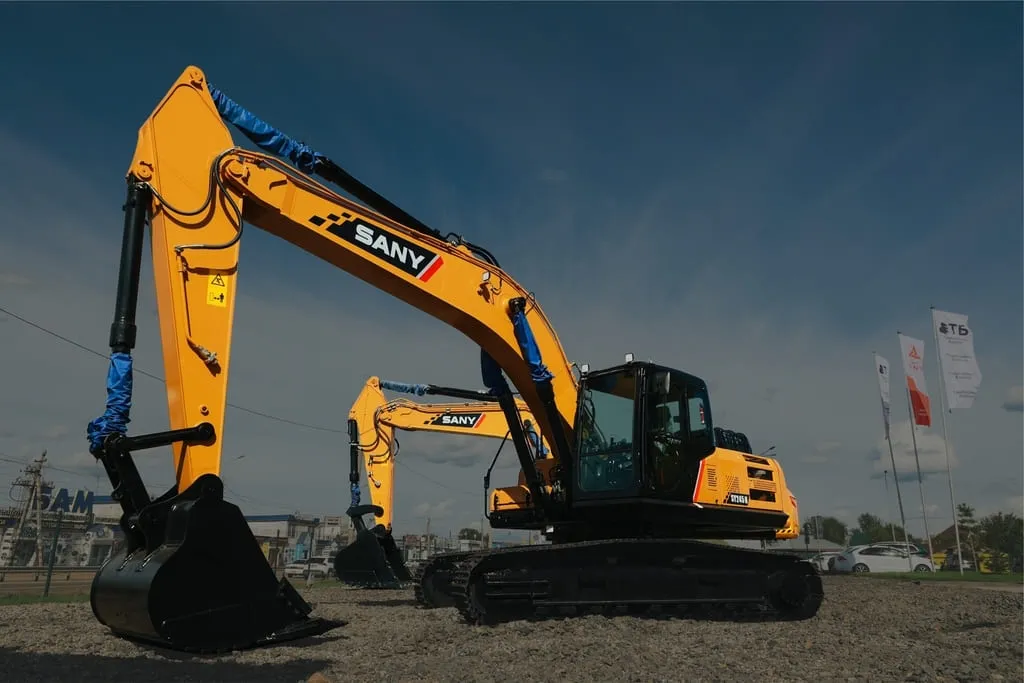 Техника для дорожного строительства и добычи